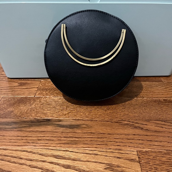 Round Purse - Picture 1 of 3